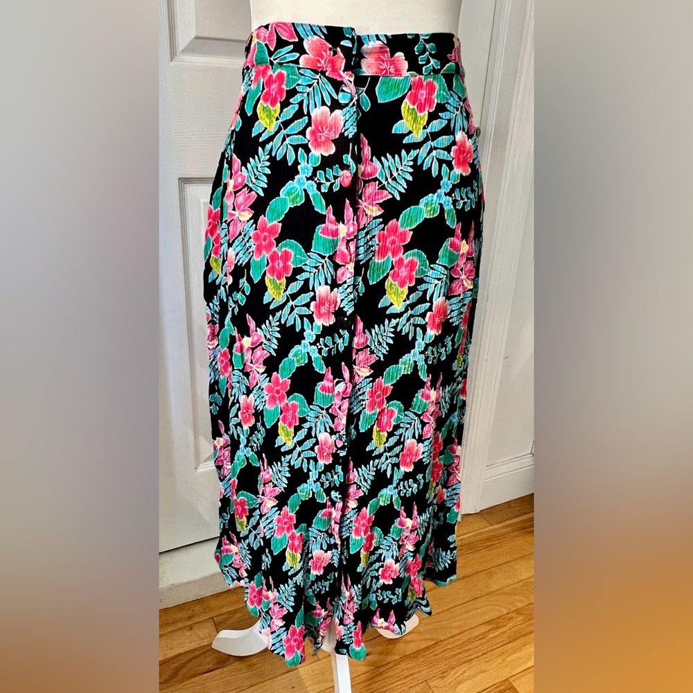 Floral rayon crinkle skirt with buttons